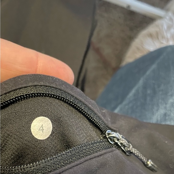 LULULEMON ZIp the Line Nulux leggings 23" Green - size Small / 4 leggings - Picture 4 of 4